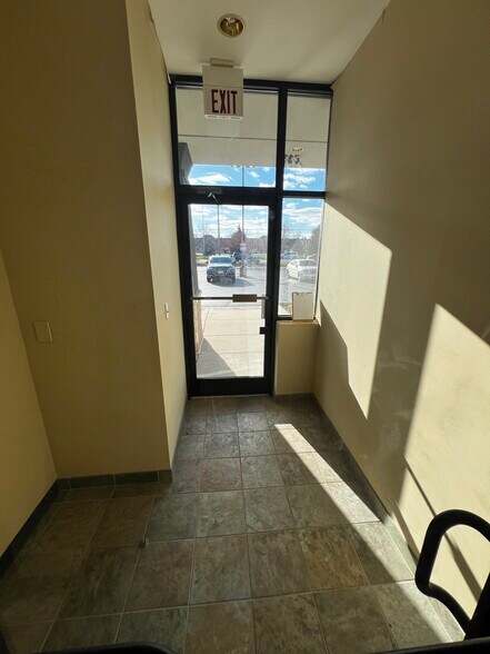 1504 Essington Rd, Joliet, IL à louer - Photo intérieure - Image 3 de 17