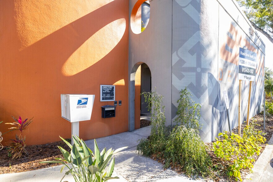 1207 N Himes Ave, Tampa, FL à louer - Photo du bâtiment - Image 3 de 24