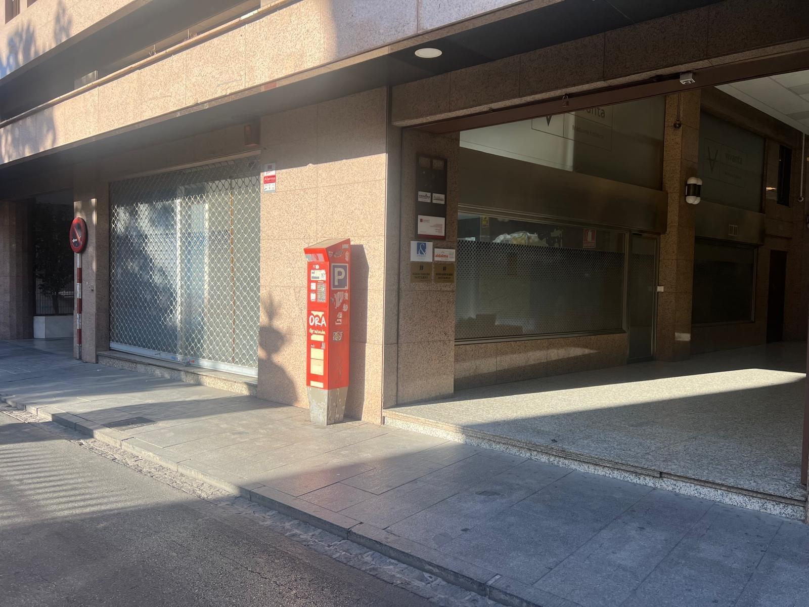 Retail in Granada, Granada for lease Building Photo- Image 1 of 22