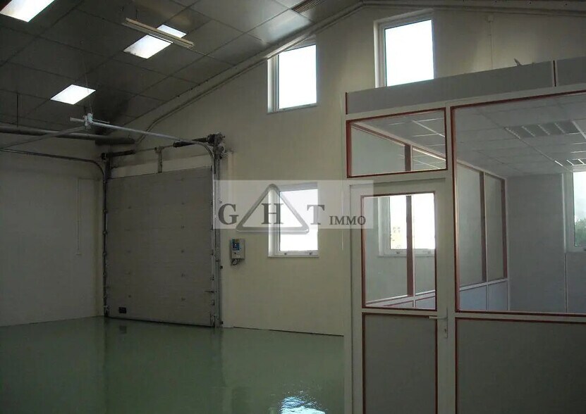 Office in SAINT-OUEN-L'AUMONE for lease - Interior Photo - Image 1 of 3