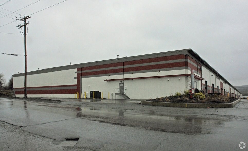 1026 Reeves St, Dunmore, PA for lease - Building Photo - Image 2 of 9
