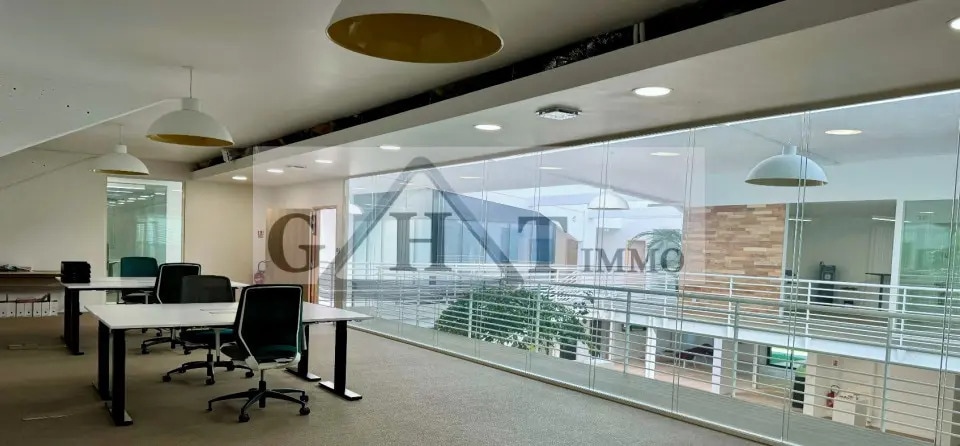 Bureau dans Buc à louer - Photo intérieure - Image 2 de 2