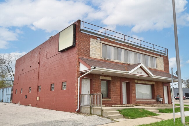 Plus de détails pour 6915 W Capitol Dr, Milwaukee, WI - Bureau à vendre
