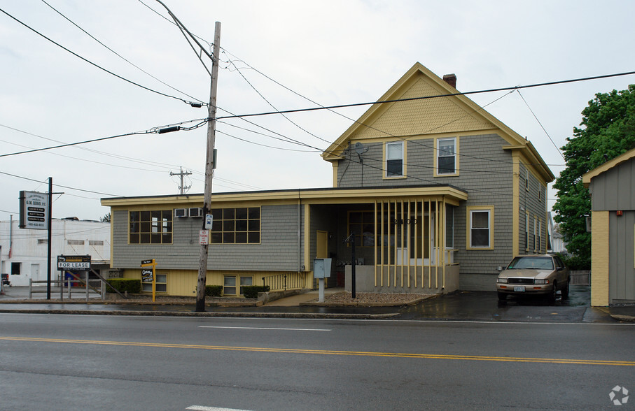 2400 Pawtucket Ave, East Providence, RI for lease - Building Photo - Image 2 of 16