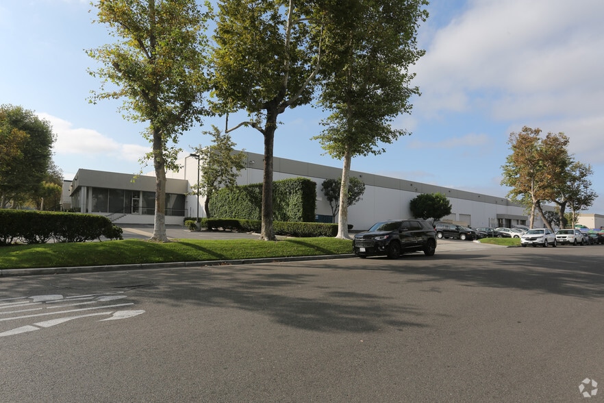 2102 Alton Pky, Irvine, CA à louer - Photo du bâtiment - Image 2 de 3