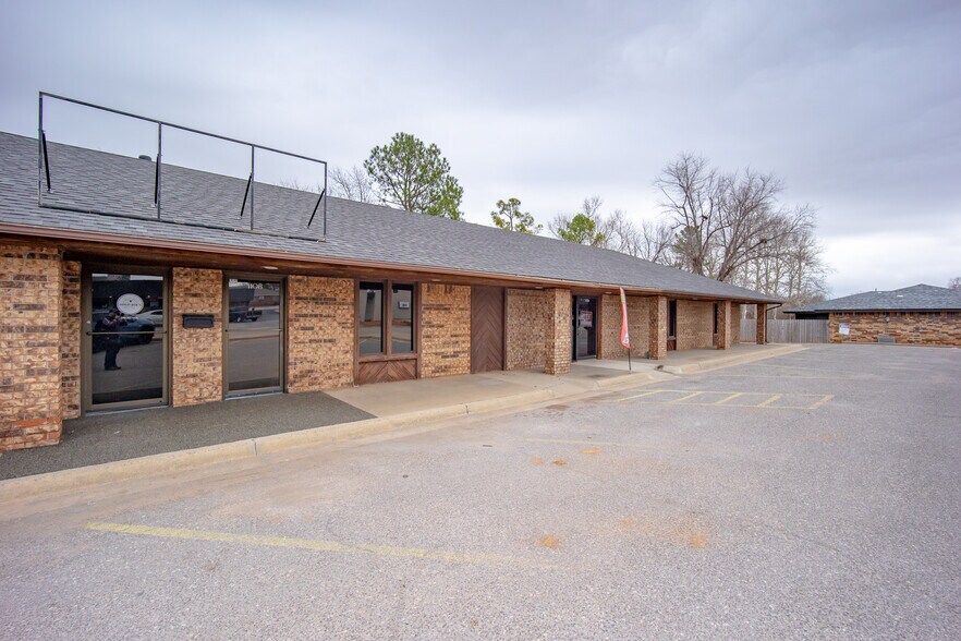 1108 N Washington St, Weatherford, OK à vendre - Photo du bâtiment - Image 3 de 31