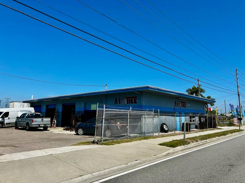 12790 49th St N, Clearwater, FL à vendre - Photo du bâtiment - Image 2 de 8