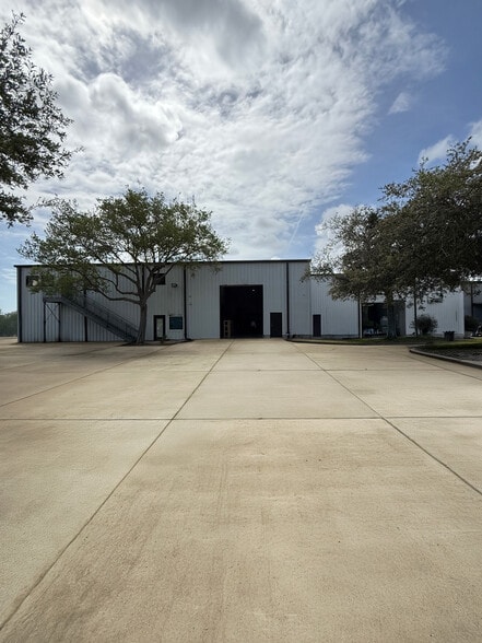 435 S Air Park Rd, Edgewater, FL for sale - Building Photo - Image 2 of 9