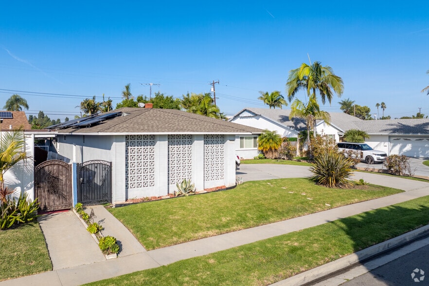 6605 S Sherbourne Dr, Los Angeles, CA for sale - Building Photo - Image 3 of 4