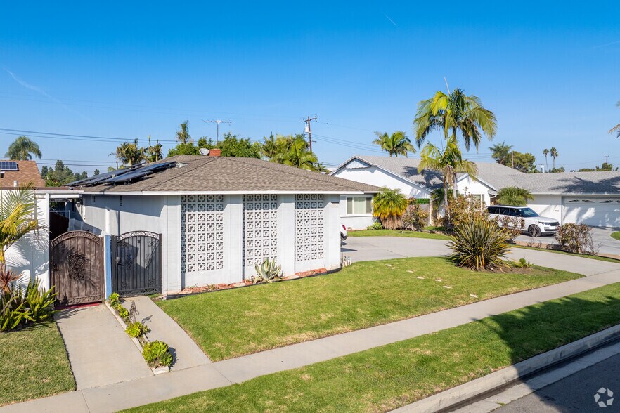 6605 S Sherbourne Dr, Los Angeles, CA à vendre - Photo du bâtiment - Image 3 de 4