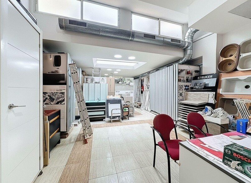 Retail in València for sale - Interior Photo - Image 2 of 19