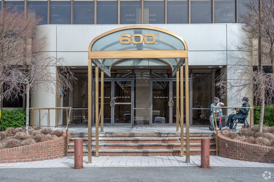 550 Mamaroneck Ave, Harrison, NY for lease - Building Photo - Image 3 of 12