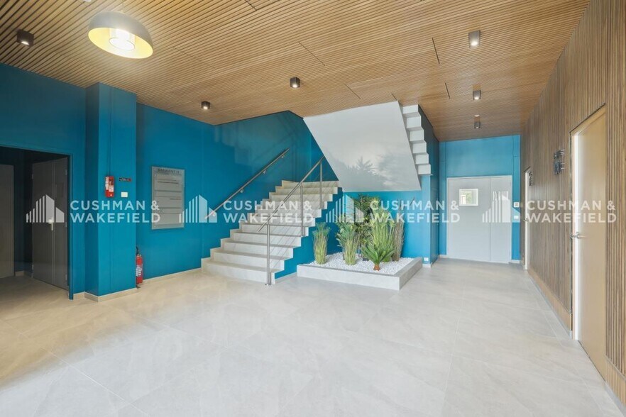 1 Rue De Terre Neuve, Les Ulis for sale - Lobby - Image 3 of 13