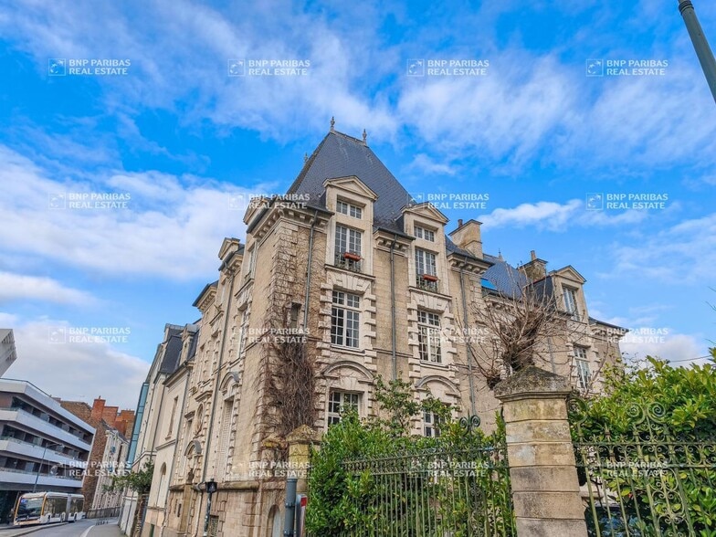 Office in Rennes for lease - Building Photo - Image 1 of 10