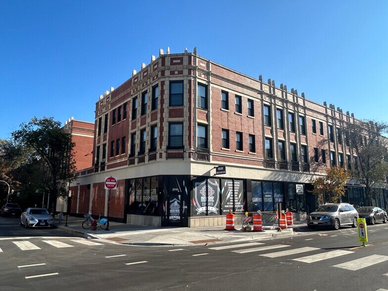 2741 N Milwaukee Ave, Chicago, IL à louer - Photo du bâtiment - Image 2 de 3