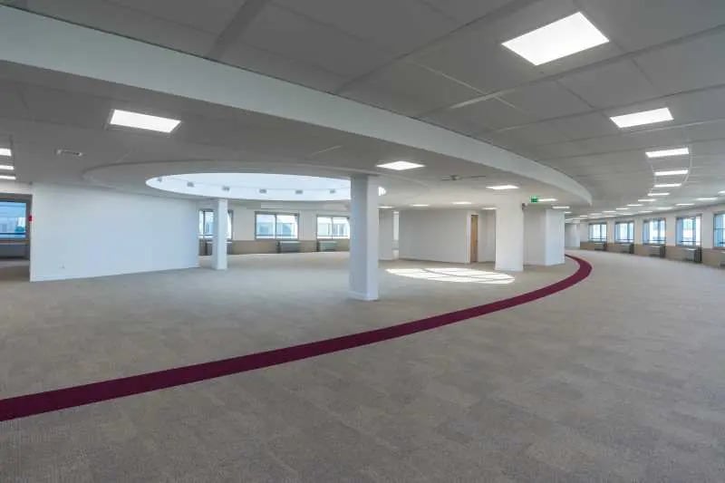 7-11 Place Des Cinq Martyrs Du Lycée Buffon, Paris for lease - Interior Photo - Image 2 of 7