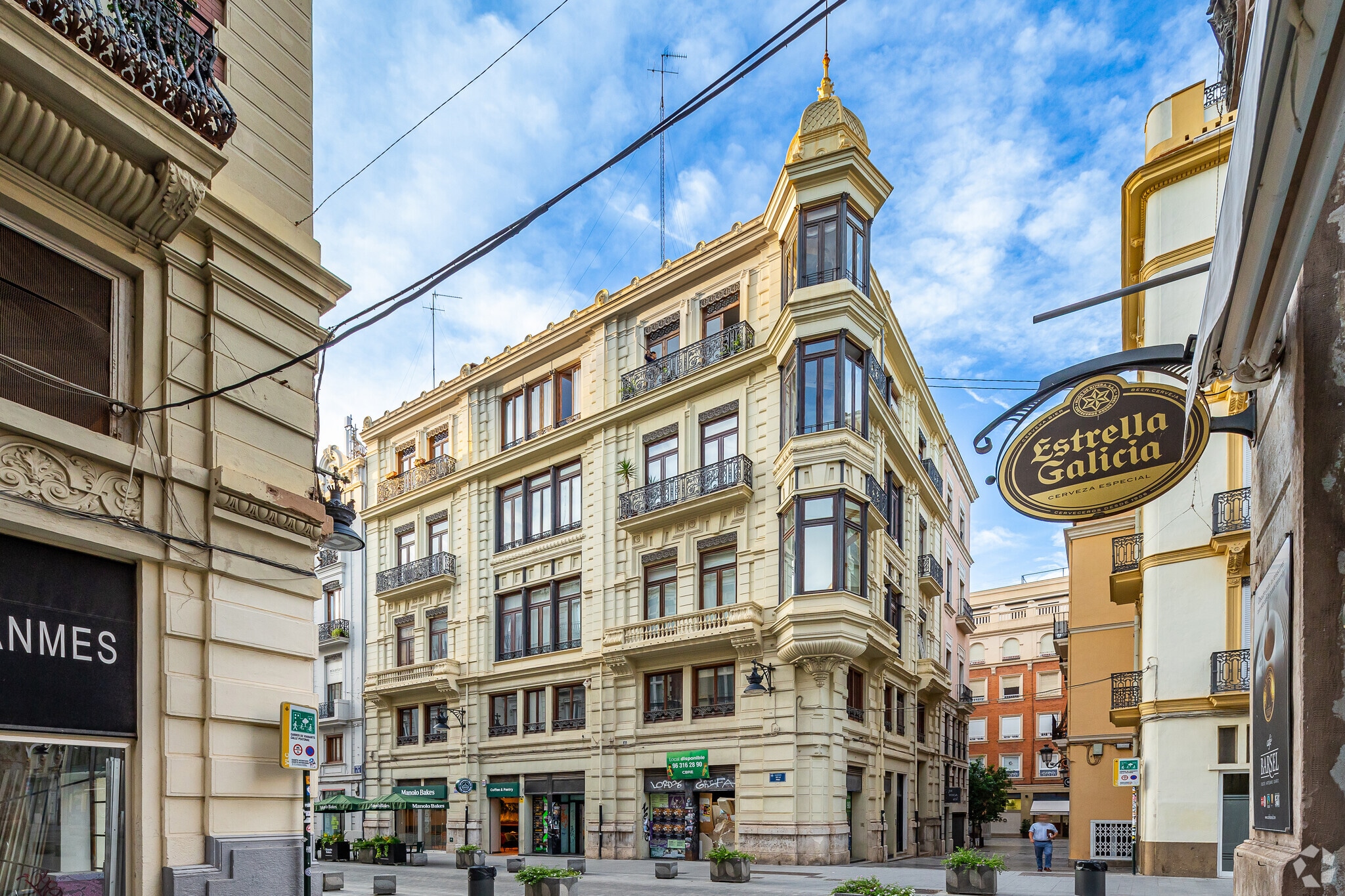 Carrer Lluís Vives, 7, València, Valencia for lease Primary Photo- Image 1 of 22