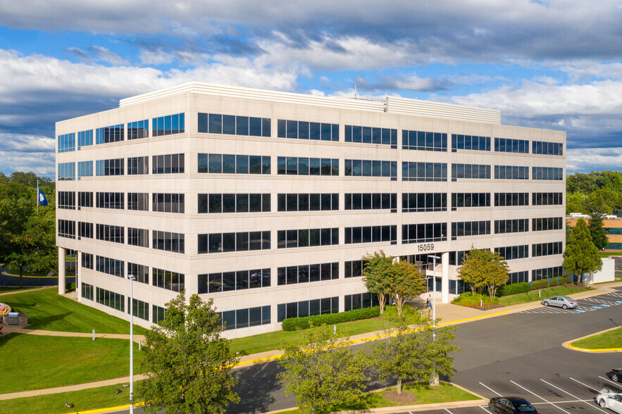 15059 Conference Center Dr, Chantilly, VA for lease - Building Photo - Image 1 of 7