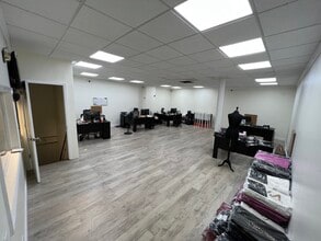 6600-6626 Kingspointe Pky, Orlando, FL for lease Interior Photo- Image 2 of 5