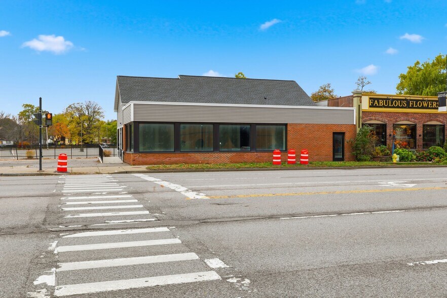 211 W Ridge Rd, Rochester, NY à vendre - Photo du bâtiment - Image 3 de 36