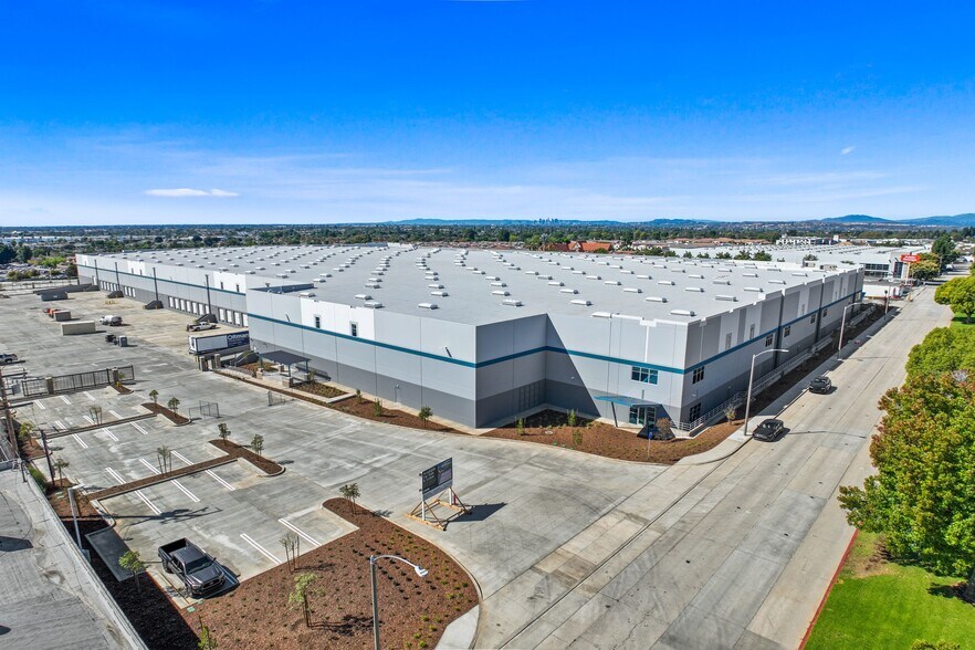 12352 Whittier Blvd, Whittier, CA for lease - Building Photo - Image 2 of 8