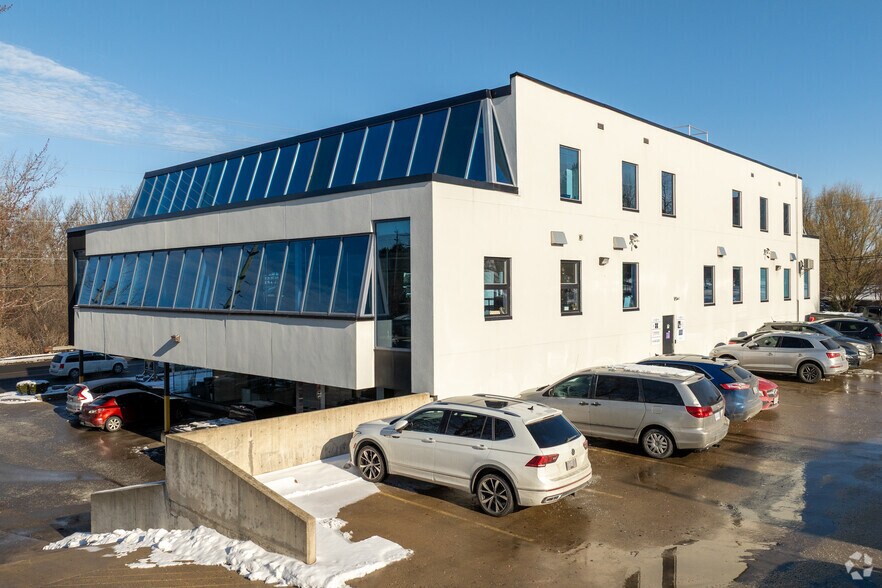 350 Oxford Rd W, London, ON à louer - Photo principale - Image 1 de 2