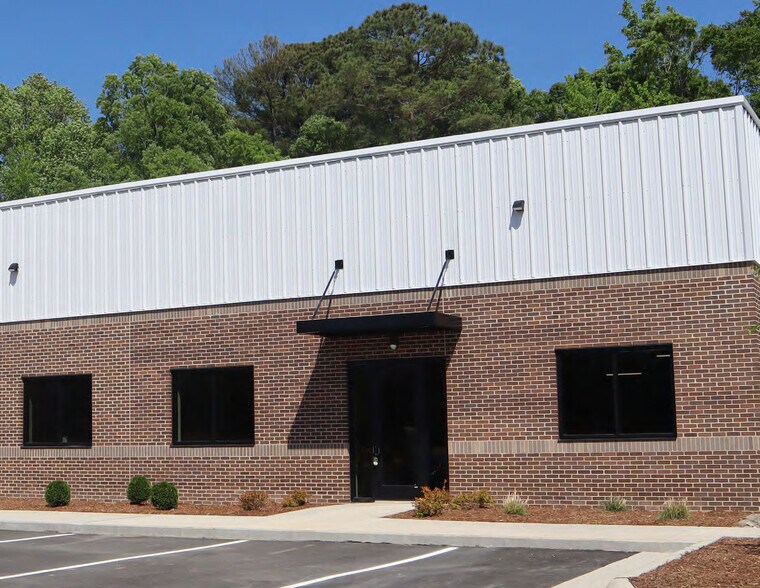 140 Spaceway Ct, Garner, NC à louer - Photo du bâtiment - Image 2 de 7