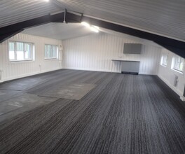 Valley Rd, Earlswood for lease Interior Photo- Image 1 of 1