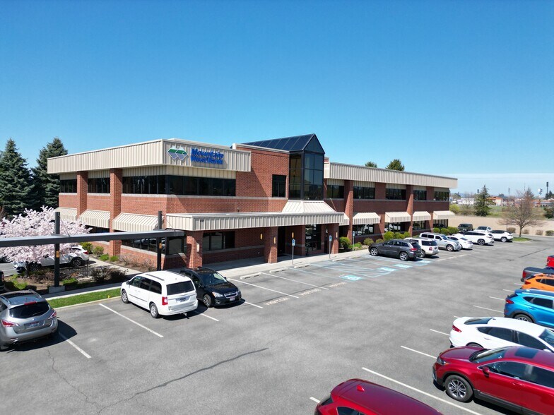 2123 N Government Way, Coeur d'Alene, ID à vendre - Photo du bâtiment - Image 3 de 19