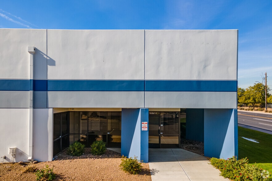 4901 W Van Buren St, Phoenix, AZ for lease - Building Photo - Image 3 of 10