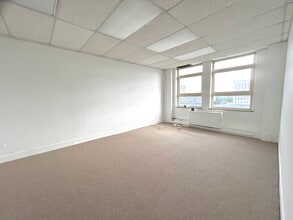175 Main St, White Plains, NY for lease Interior Photo- Image 2 of 6