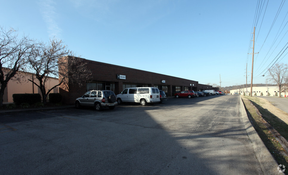 501 Metroplex Dr, Nashville, TN for lease - Primary Photo - Image 1 of 5