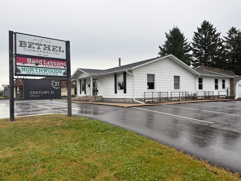 1202 N Broadway St, Menomonie, WI for lease - Building Photo - Image 2 of 8