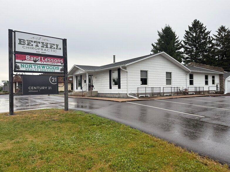 1202 N Broadway St, Menomonie, WI à louer - Photo du bâtiment - Image 2 de 8