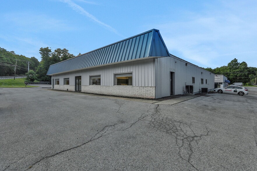 230 N Plank Rd, Newburgh, NY à louer - Photo du bâtiment - Image 3 de 10