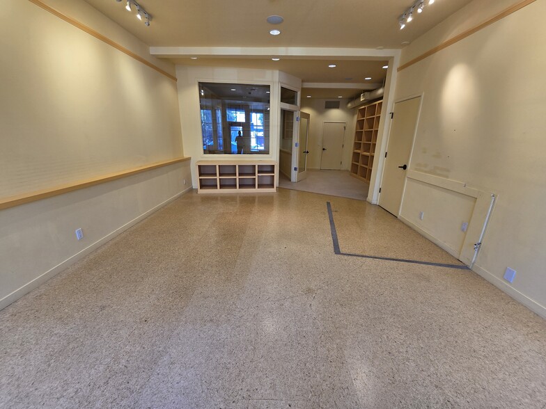 110-114 Washington Ave, Richmond, CA for lease - Building Photo - Image 2 of 8