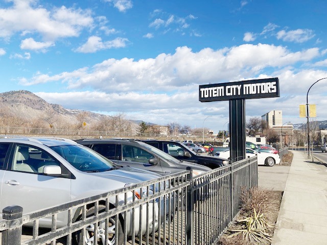 Plus de détails pour 100 Victoria St W, Kamloops, BC - Commerce de détail à vendre