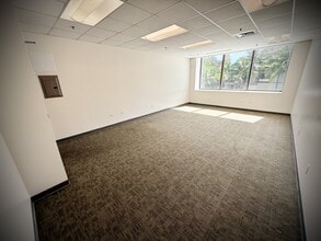 2250 Kalakaua Ave, Honolulu, HI for lease Building Photo- Image 2 of 5