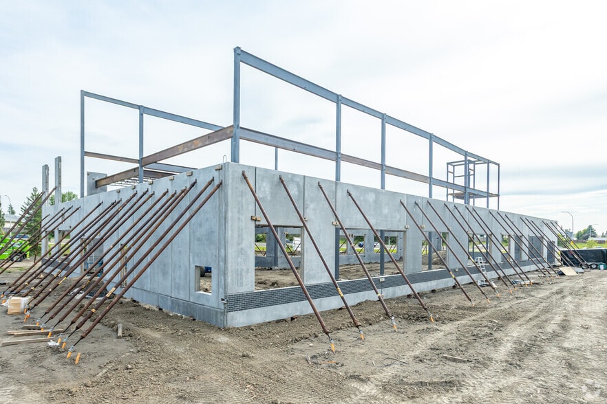 5003 28 St NW, Edmonton, AB for lease - Building Photo - Image 2 of 3