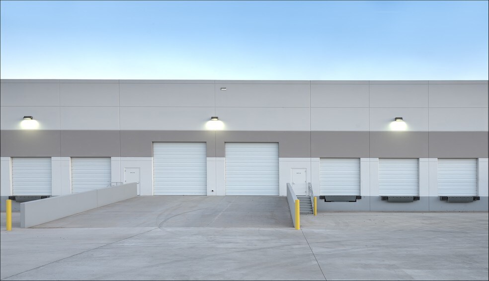 285 Rood Rd, Calexico, CA à louer - Photo du bâtiment - Image 3 de 3