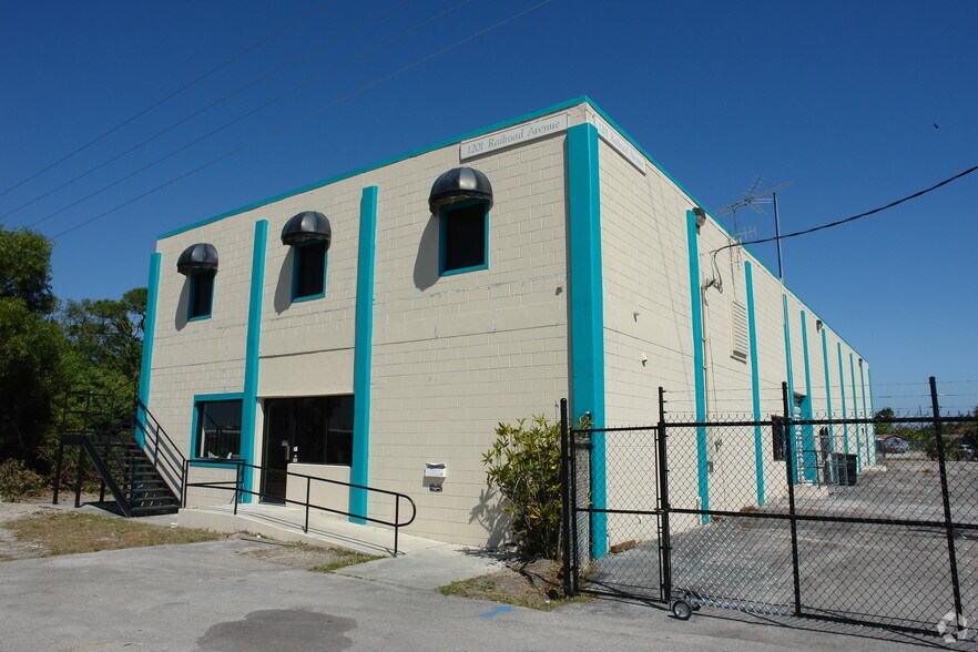 1201 Railroad Ave, Stuart, FL à vendre - Photo du bâtiment - Image 2 de 4