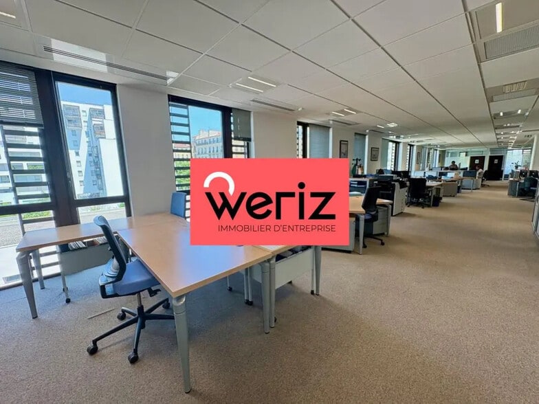 Flex in Marseille for lease - Interior Photo - Image 3 of 13