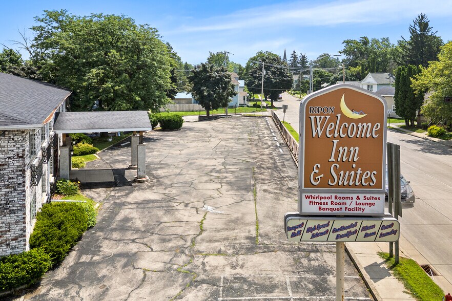 240 E Fond du Lac St, Ripon, WI à vendre - Aérien - Image 2 de 26