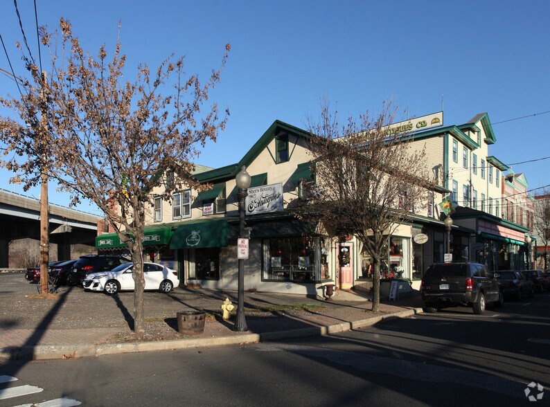 32-36 Bank St, Seymour, CT à louer - Photo du bâtiment - Image 2 de 2