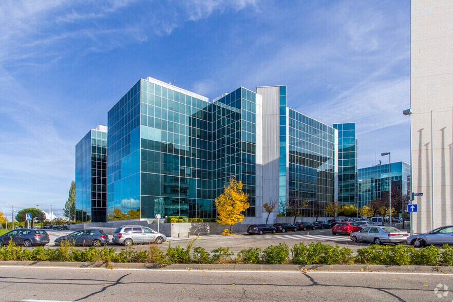 Avenida Partenón, 4-6, Madrid, Madrid for lease - Building Photo - Image 3 of 23