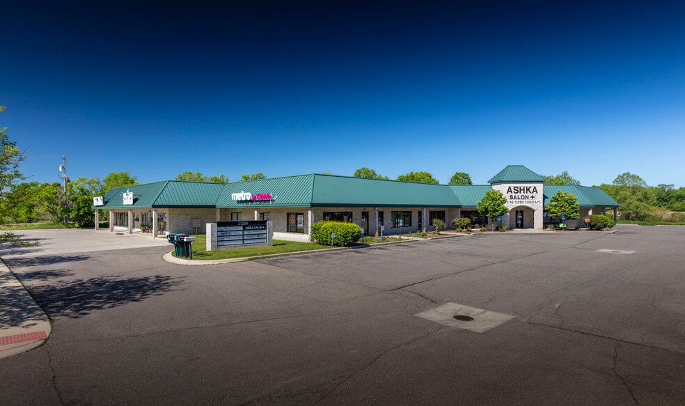 21200 Pontiac Trl, South Lyon, MI for lease - Building Photo - Image 1 of 3