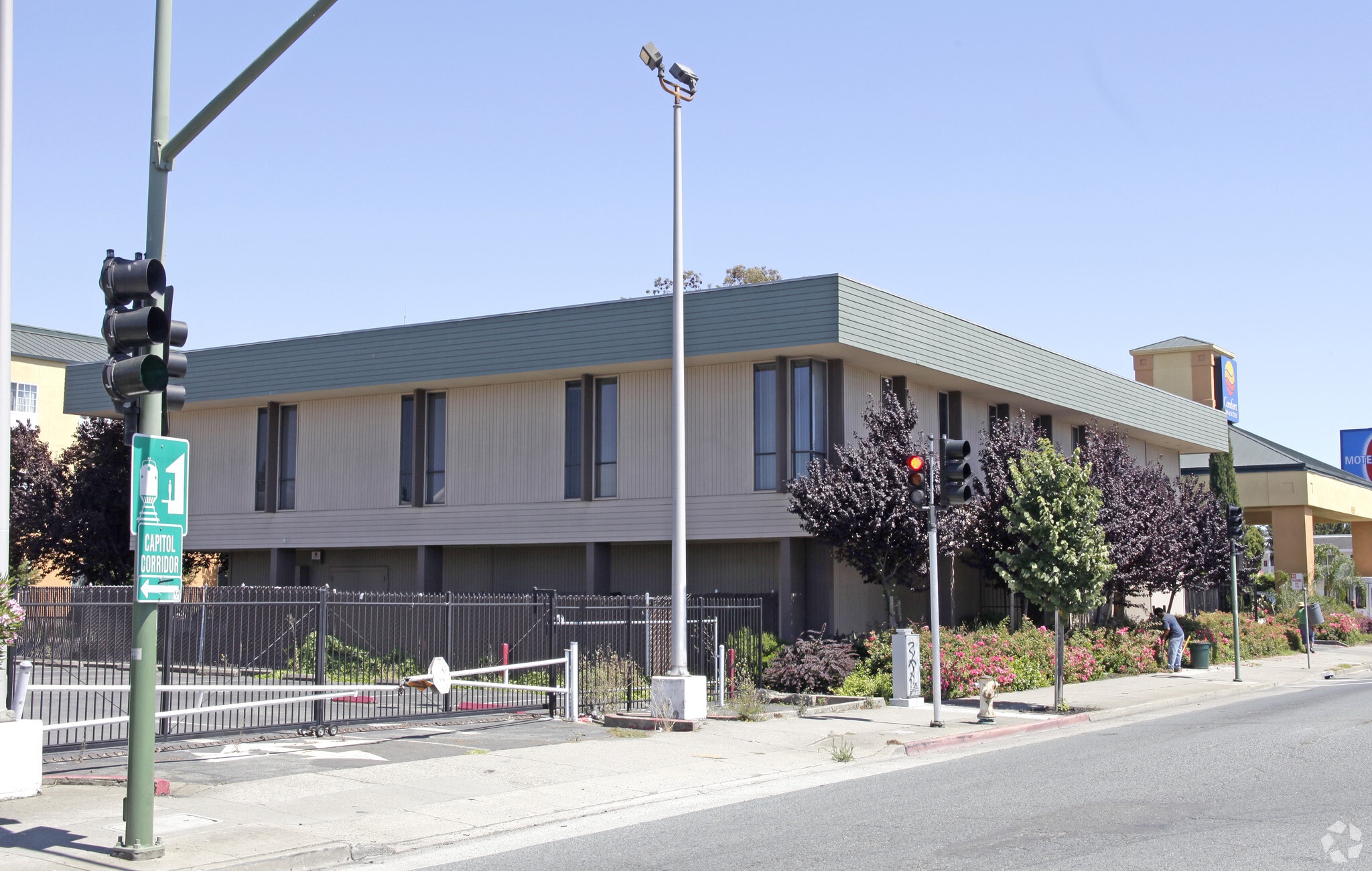 8450 Edes Ave, Oakland, CA for sale Primary Photo- Image 1 of 6