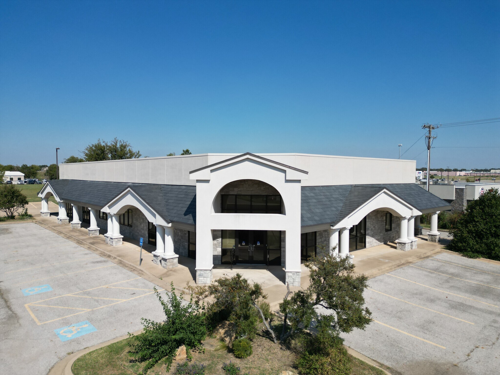 1202 Brookview Dr, Ardmore, OK for sale Primary Photo- Image 1 of 18