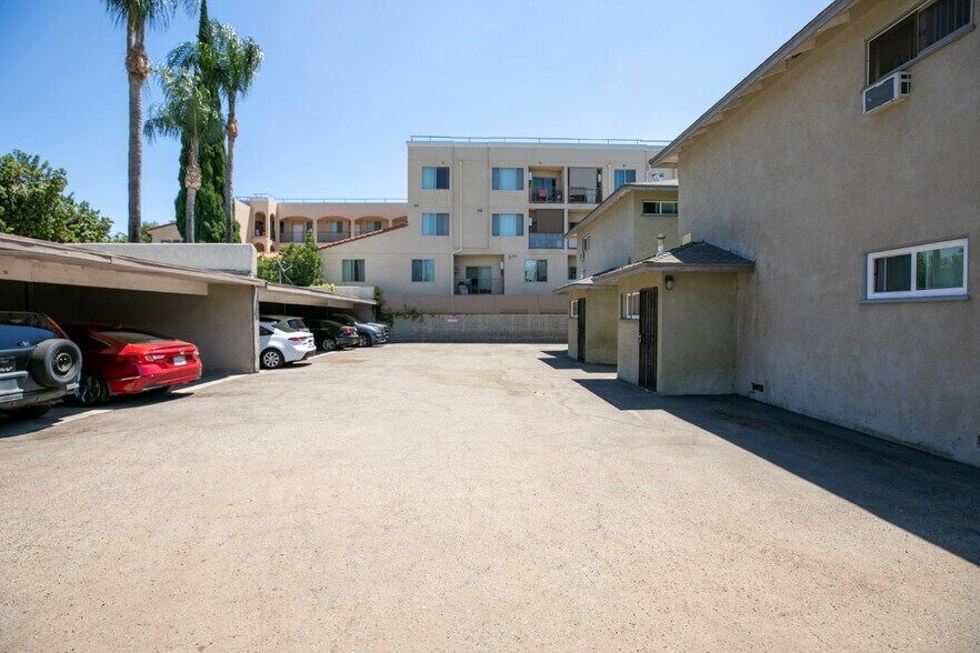 15455 Vanowen St, Van Nuys, CA à vendre - Photo du bâtiment - Image 3 de 19