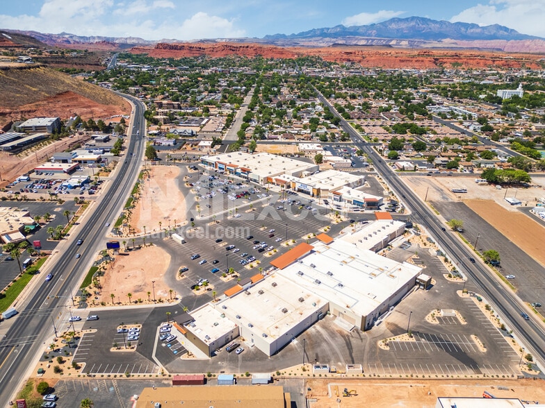 801 S Bluff St, St George, UT à louer - Photo du bâtiment - Image 2 de 7